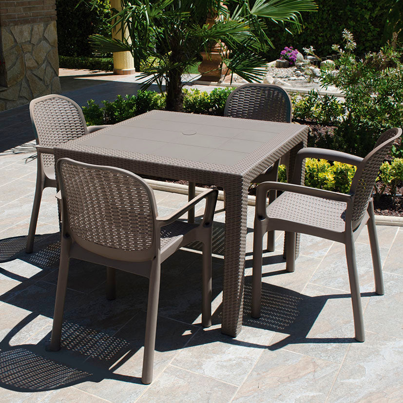 Rattan-look table