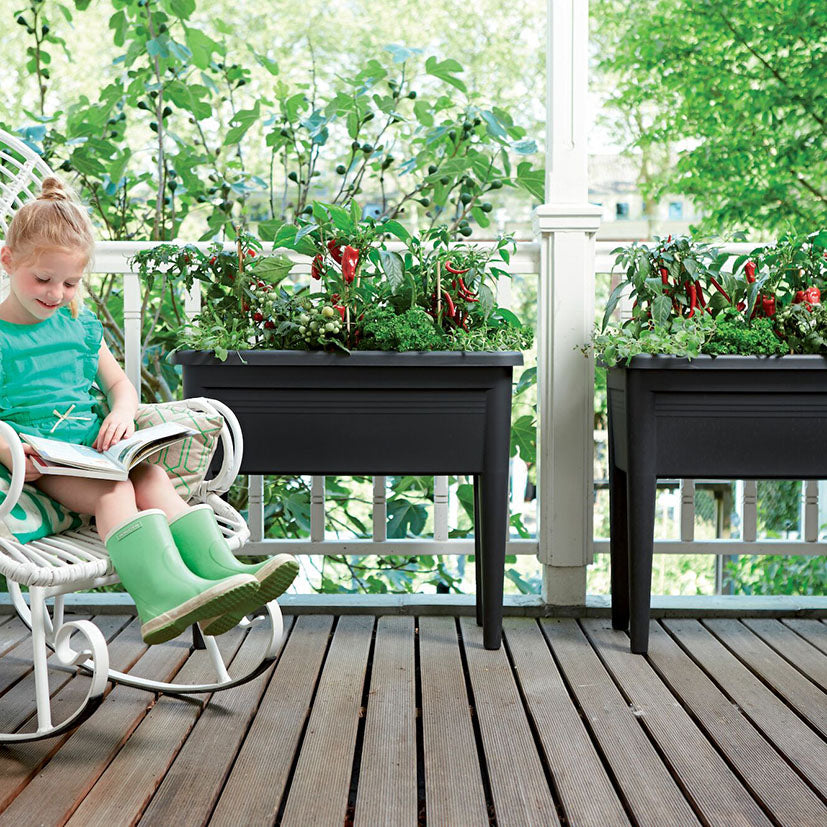 Raised garden bed