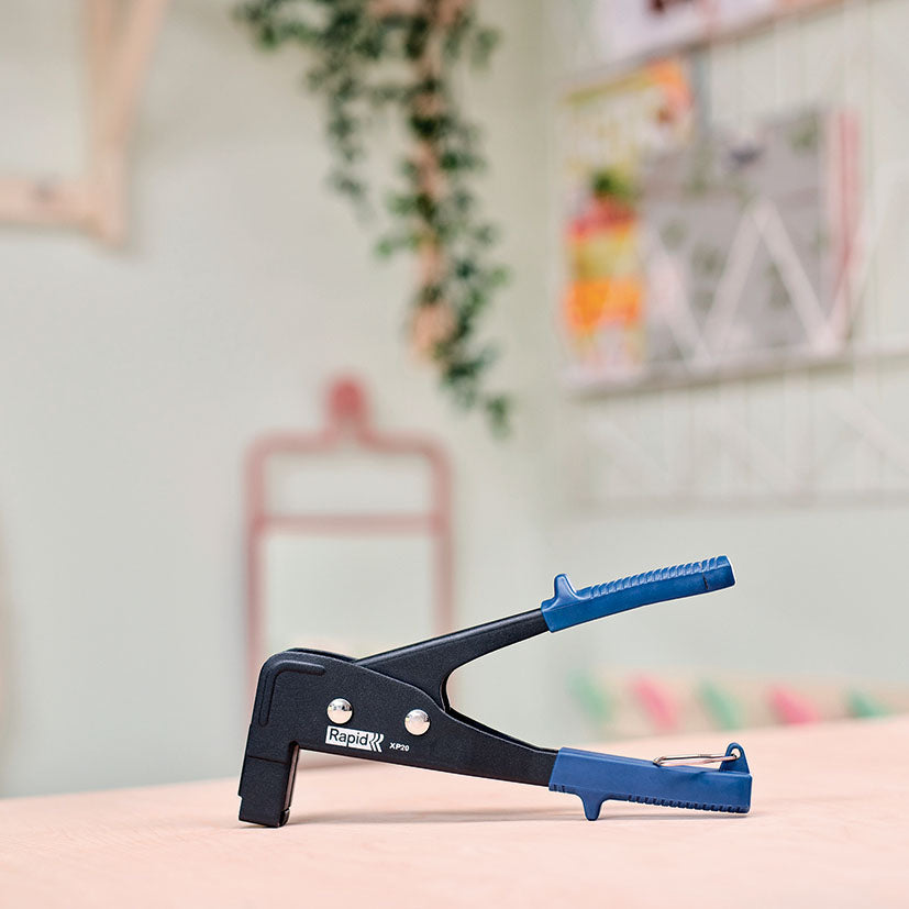 Fastening tool