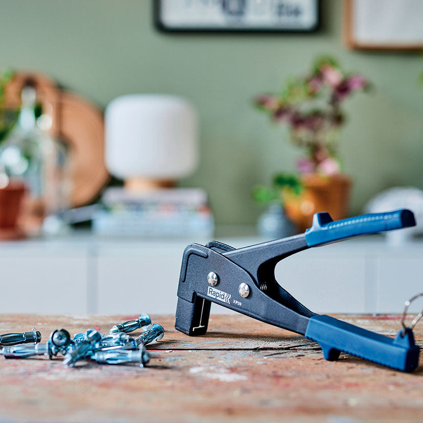 Fastening tool
