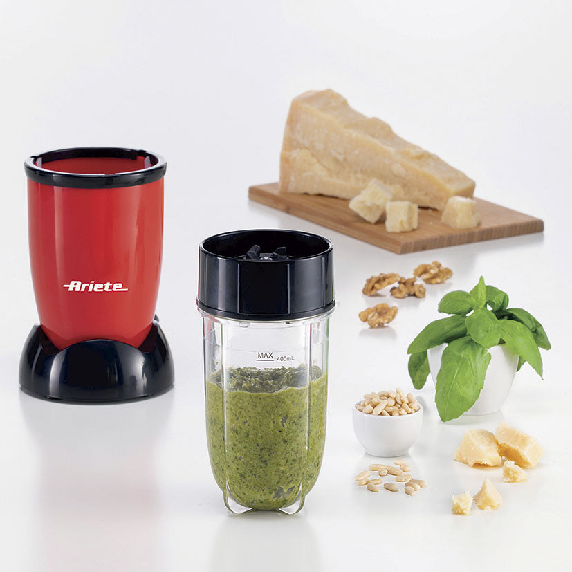 Compact blender